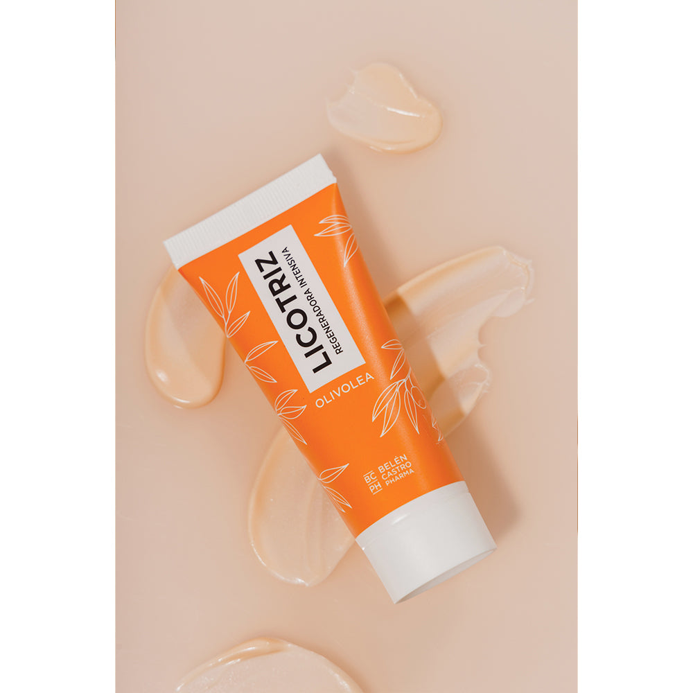 Envase de crema Olivolea regeneradora intensiva en color naranja rodeado de gotas de producto sobre superficie clara